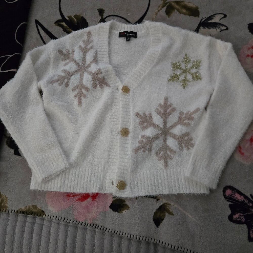 33 Degrees sweater